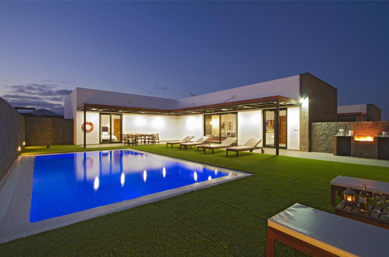 Luxury Los Mojones Villa Short Walk To Old Town Private Heated Pool Villa Los Mojones Angie Puerto Del Carmen ติอาส ภายนอก รูปภาพ