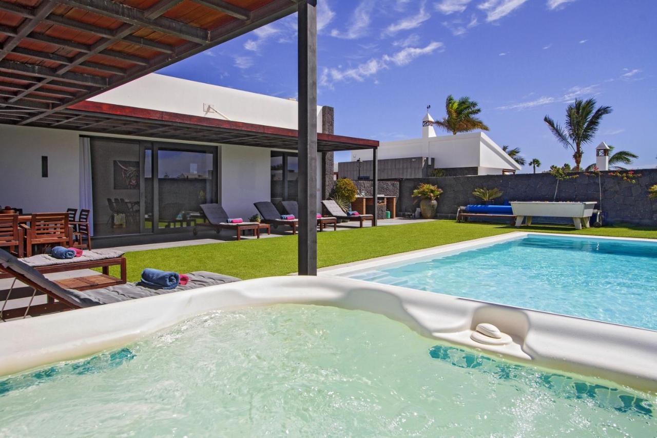 Luxury Los Mojones Villa Short Walk To Old Town Private Heated Pool Villa Los Mojones Angie Puerto Del Carmen ติอาส ภายนอก รูปภาพ