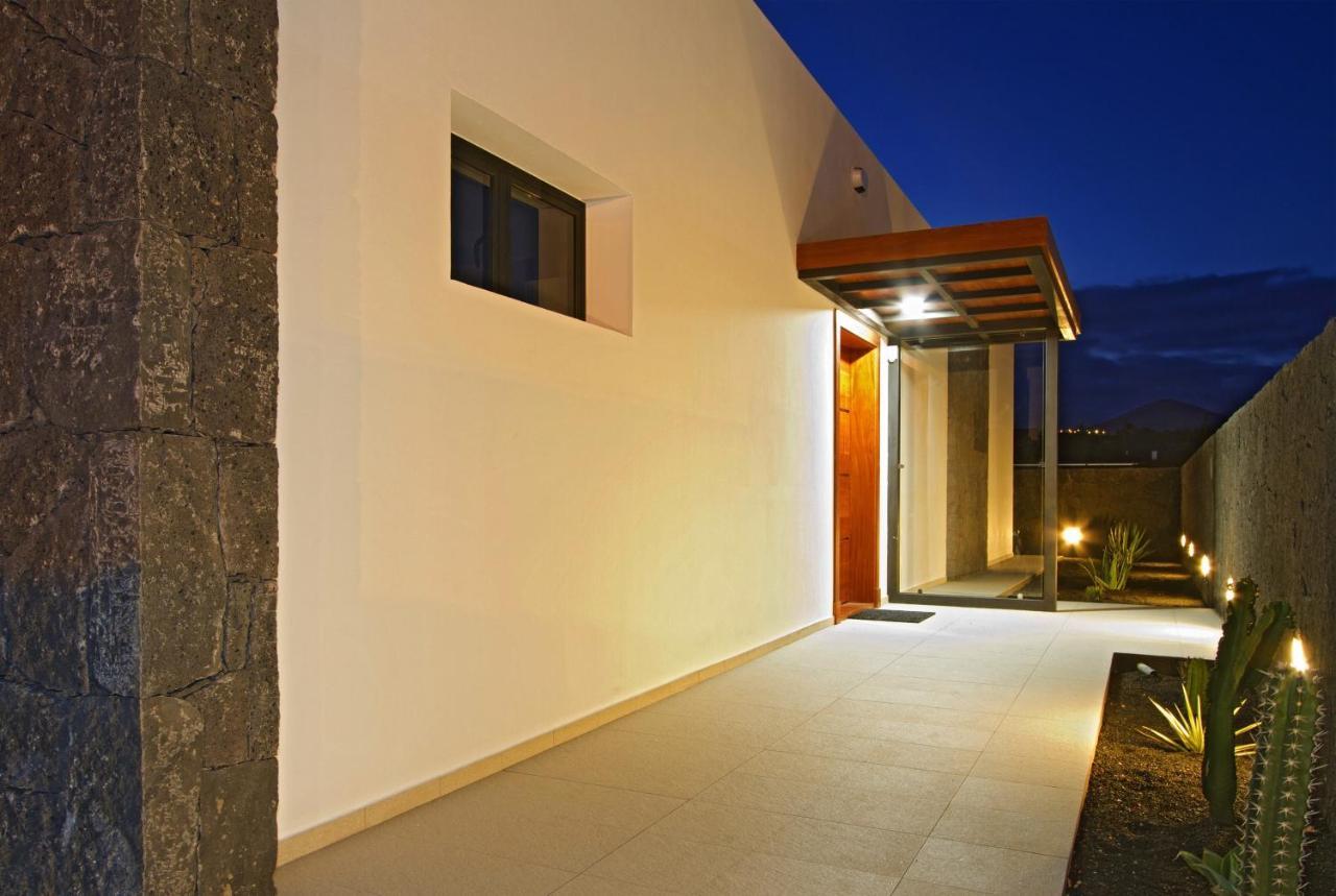 Luxury Los Mojones Villa Short Walk To Old Town Private Heated Pool Villa Los Mojones Angie Puerto Del Carmen ติอาส ภายนอก รูปภาพ