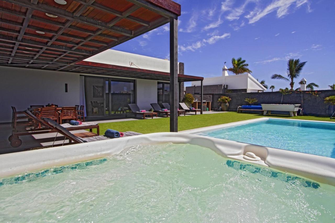 Luxury Los Mojones Villa Short Walk To Old Town Private Heated Pool Villa Los Mojones Angie Puerto Del Carmen ติอาส ภายนอก รูปภาพ