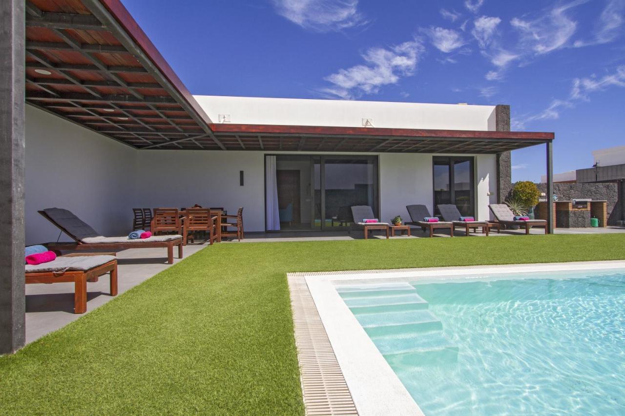 Luxury Los Mojones Villa Short Walk To Old Town Private Heated Pool Villa Los Mojones Angie Puerto Del Carmen ติอาส ภายนอก รูปภาพ