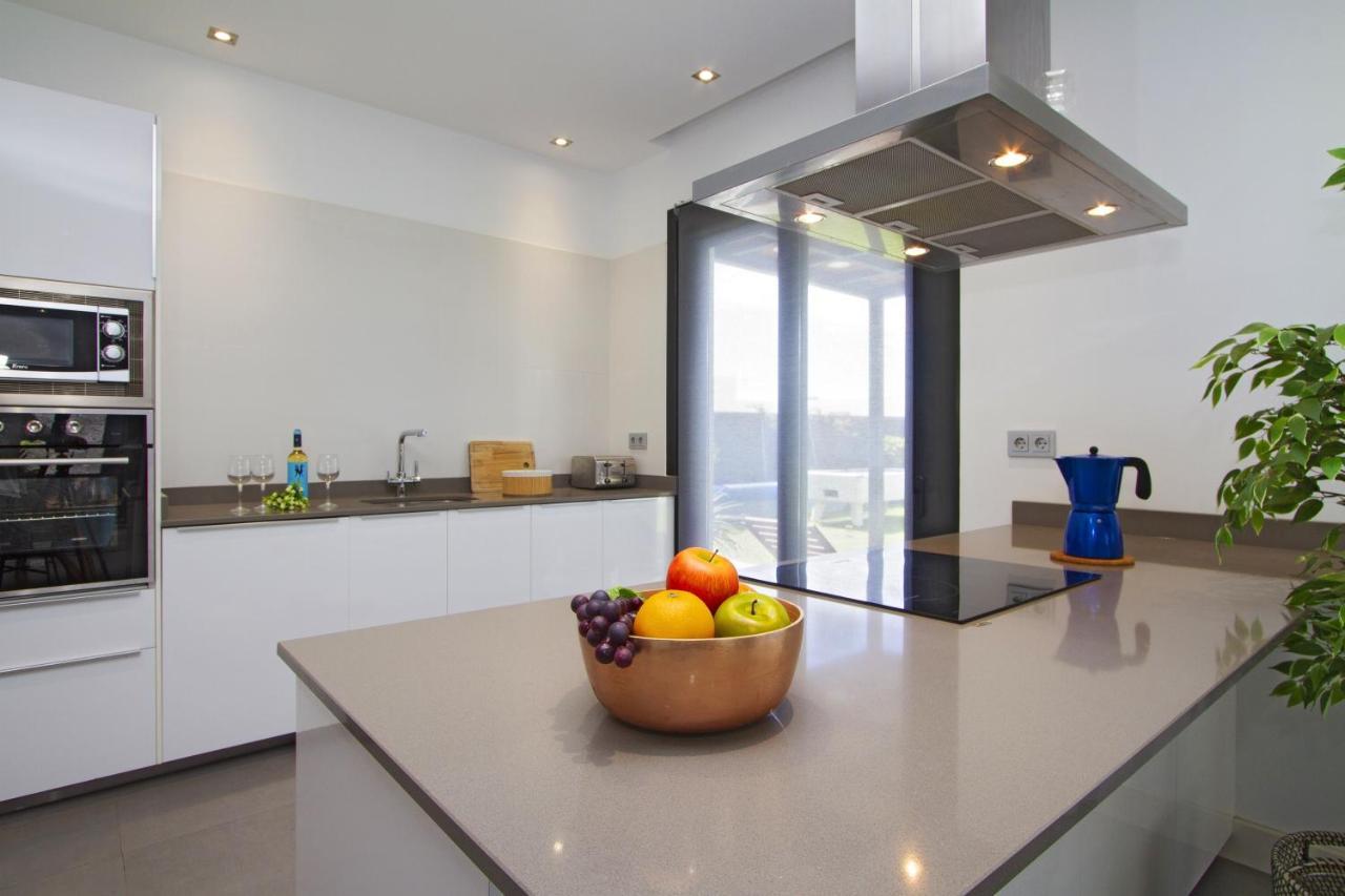 Luxury Los Mojones Villa Short Walk To Old Town Private Heated Pool Villa Los Mojones Angie Puerto Del Carmen ติอาส ภายนอก รูปภาพ
