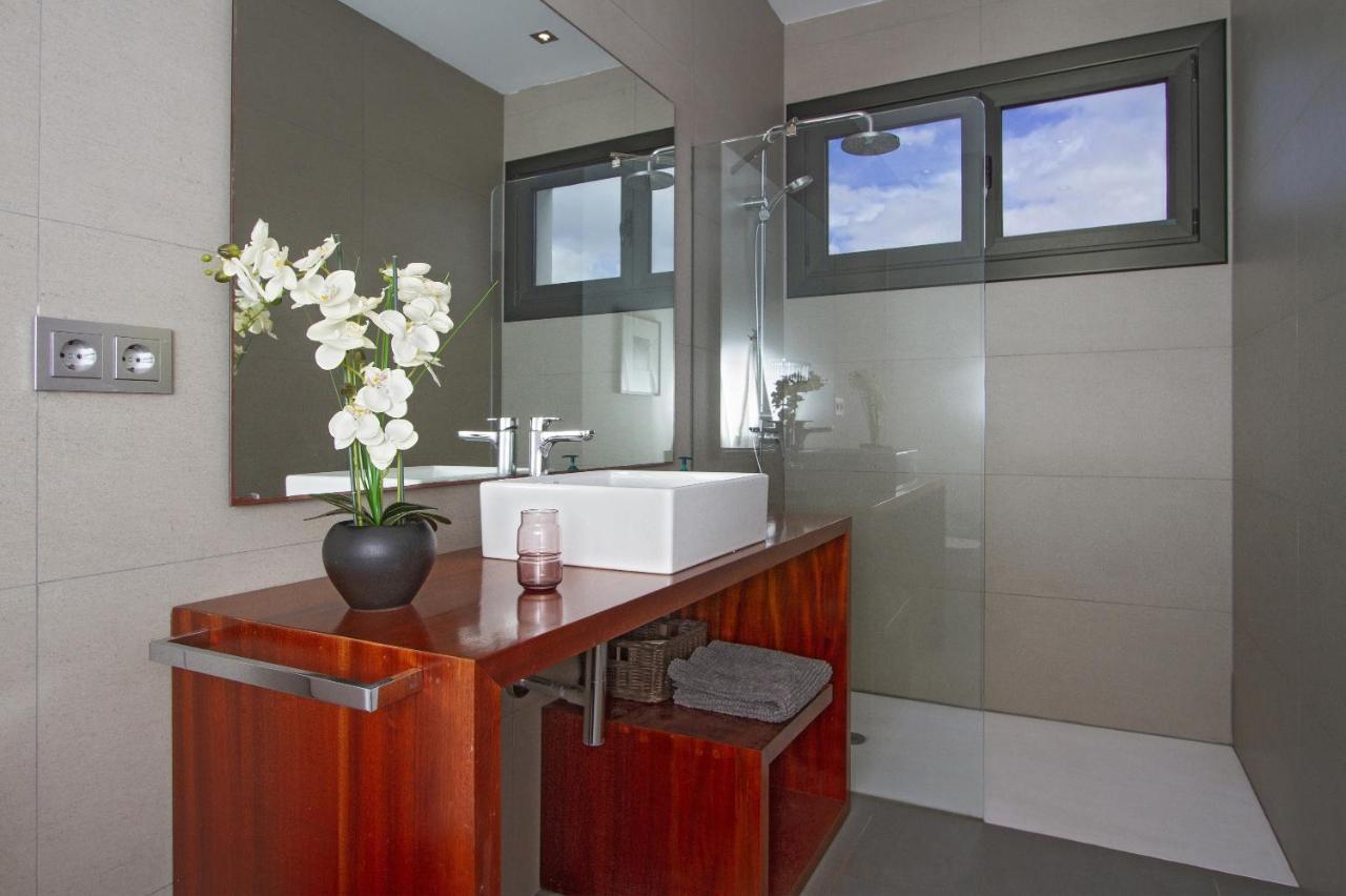 Luxury Los Mojones Villa Short Walk To Old Town Private Heated Pool Villa Los Mojones Angie Puerto Del Carmen ติอาส ภายนอก รูปภาพ