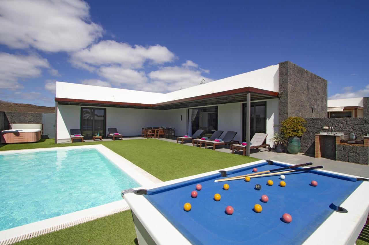 Luxury Los Mojones Villa Short Walk To Old Town Private Heated Pool Villa Los Mojones Angie Puerto Del Carmen ติอาส ภายนอก รูปภาพ